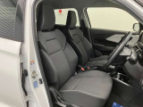 【フロントシート】さまざまな体格の方が快適に運転ができるよう配慮したシートになっております。