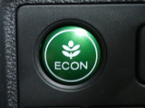 エンジン、エアコンなどを制御し低燃費な『ECONモード』に、また走りを楽しみたいとき、空調など快適性を重視したいときにはスイッチOFFで通常モードに切り替えができます!