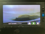 【バックカメラ】運転が苦手な方も車庫入れラクラクです!ギアをリバースに入れれば自動的に切り換わりますので、面倒な操作は不要です♪狭い駐車場もお車を傷つけず安心ですね!
