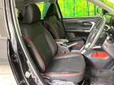 運転席まわりには十分なスペースがあり、大柄な方でもゆったり運転していただける環境です。