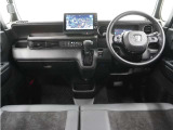 ◆インテリアパネル◆視界広々で非常に運転しやすくロングドライブでも疲れを感じさせないすっきりとまとまったインパネ周りです。