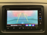 バックでの車庫入れも安心です! リアカメラが付いているバックモニター付のナビを装備しております。操作線もついており距離感も画面から確認できます。