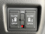【両側パワースライドドア】スマートキーや運転席のスイッチで後席両側スライドドアの開閉が可能♪電動だから力を入れてドアを開ける必要が無く、小さなお子様でも簡単に開け閉めでき快適です♪