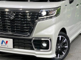【LEDヘッドライト】悪天候や夜間走行時も良好な視界を確保し安心して運転できる高輝度LEDヘッドライトを装備!点灯速度が早く、消費電力も抑えられています。
