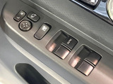 【電動格納ミラー】サイドミラーは電動格納式となっており、狭い駐車場でもキズがつくリスクを抑えられます。