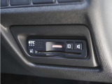 【両側電動スライドドア】ボタンを押すだけで両側のスライドドアの開閉が可能。もちろんキーからの操作も可能。お子様を抱いている時・両手いっぱいの荷物を持ってる時など非常に役立ちます。