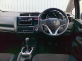 ドライバーの操作性・視認性に配慮した運転席。