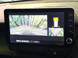 【マルチビューカメラシステム】専用のカメラにより、上から見下ろしたような視点で360度クルマの周囲を確認することができます☆死角部分も確認しやすく、狭い場所での切り返しや駐車もスムーズに行えます。