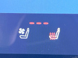 【シートヒーター&ベンチレーション】夏場は涼しい風でお尻や背中の熱やムレを防ぎ、冬はエアコンよりも早く温まってポカポカに!季節を問わず快適に過ごせます。