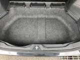 荷室の下にも大きな収納スペースがあります