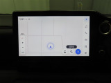 ディスプレイオーディオにナビ機能が設定されています。簡単な操作で行き先を入力することができ、音声で目的地まで案内してくれます。初めて訪れる場所も安心です。