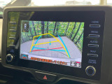 【バックカメラ】駐車時に後方がリアルタイム映像で確認できます。大型商業施設や立体駐車場での駐車時や、夜間のバック時に大活躍!運転スキルに関わらず、今や必須となった装備のひとつです!