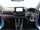 高いホールド性で運転姿勢が安定します。長距離ドライブでも疲れにくいのが魅力です。快適なドライビングライフをお送りください♪