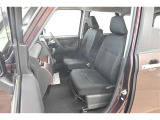 運転席シート廻りは使用感も少なく、良好な状態となっています。前オーナー様が丁寧に使っていたことがよくわかりますね。