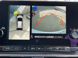 アラウンドビューモニター搭載。上から見下ろしたように液晶に映るのでスムーズな駐車をサポートします。