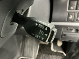アクセルから足を離しても設定したスピードを保ち走行し、高速道路での疲労軽減に役立つクルーズコントロール付きです!