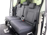 ゆとりある広々とした車内空間は、ドライブを始め買い物やレジャーなど、幅広く活躍します。一人でもみんなとでもお出かけを楽しみましょう!
