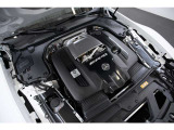 4.0L V型8気筒DOHCツインターボ、出力 585ps、トルク 81.6kgm(800Nm)、電子制御9速AT(AMG SPEEDSHIFT MCT 9G)、4MATIC+(四輪駆動)、全長&times;全幅&times;全高 4710&times;1915&times;1355mm、車両重量 1940kg。