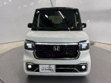 雨の日は中古車は選びにくいですよね。でも当店なら安心です。電話予約を頂ければ屋根下へ移動させて頂きます。雨でもじっくりご検討いただけます。