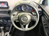 【純正革巻きステアリング】上質な革を使用することで、手にしっかり馴染みとても運転しやすいハンドルです♪