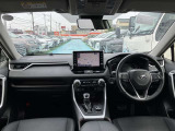 【運転席・インパネまわり】ハンドル・シート・フロアーなど隅々までプロによるクリーニング済み☆彡キレイな車内でドライブが一層快適にお楽しみいただけます!!
