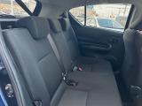 コンパクトカーですが、セカンドシートは十分な広さがあり快適にお乗りいただけます♪シートを倒して大きな荷物を積んだりと、用途の幅が広い1台です。