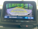 【バックカメラ】駐車時に後方がリアルタイム映像で確認できます。大型商業施設や立体駐車場での駐車時や、夜間のバック時に大活躍!運転スキルに関わらず、今や必須となった装備のひとつです!