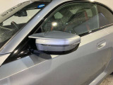 Mドアミラー:エアロダイナミクスを最適化したM専用ドアミラーは何十年もの間、Mモデルのスポーティでダイナミックなパフォーマンスを雄弁を物語る象徴的なパーツです。