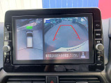 アラウンドビューモニターが装備されてるから、駐車場での車庫入れや、狭い道での走行もカメラで確認が出来るので安心。