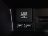 アクセサリーソケット(12V対応)と、USBをさすことができ!充電等に役立つ装備です!!