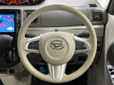 インテリアに合わせたデザインのステアリングは、運転される方のことも考え、運転しやすい形状、大きさです。是非一度、実際に触ってお確かめください。