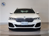 【キドニーグリル】BMWは約90年もの間、ほぼ全ての車両にひと目でBMWだと分かるこの特徴的なフロントグリルが備えられ、デザイン・アイコンとして親しまれてきました。