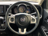 【ステアリングスイッチ】運転中、前方から目線をそらすことなく、オーディオ等の操作が可能な便利機能!安心&快適なドライブを演出してくれます♪