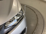 狭い道でのすれ違いや、駐車時に車幅や距離感をつかみやすくするコーナーポールです。