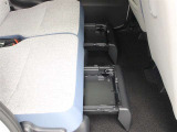 置きラクボックスは、ついたてを上げて高さのある荷物を固定できるバスケットモードの機能が片手でセッティング可能になり、操作性が向上されています。
