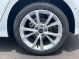 デモカーや社有車として使用していた車両が在庫の多くを占めています。そのためお車の経歴や整備記録はしっかりと把握しており、自信を持ってご提案できるお車ばかりです。