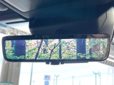 【デジタルインナーミラー】後席の大きな荷物や同乗者で後方が確認しづらい時でも安心!カメラが撮影した車両後方の映像をルームミラー内に表示。クリアな視界で状況の確認が可能です!