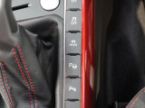 駐車支援システム&ldquo;Park Assist&rdquo;は、縦列駐車、後退または前進 して横列駐車をする際のステアリング操作を自動で行い、スムーズ な駐車を補助します。