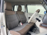 運転席シート廻りは使用感も少なく、良好な状態となっています。前オーナー様が丁寧に使っていたことがよくわかりますね。