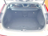 普段のお買い物や通勤、送迎等に十分な荷室スペースを確保しております。セカンドシートを倒すと、大きな荷物の積載も可能です。