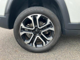 ご納車後も安心の認定中古車保証がございます。走行距離無制限で修理部品交換はもちろん、24時間365日対応による無料ロードサービスも付帯されます。