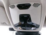 SOSコール装備です。緊急時は遠慮なく押してください。BMWメーカーエマージェンシーに直結致します。
