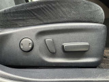 パワーシート搭載。微妙な調整が手軽にでき、最適なポジションで運転することが可能です。