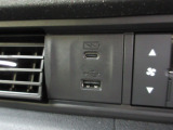 便利な充電用USBジャックも付いています。
