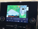 【パノラミックビューモニター】専用のカメラにより、上から見下ろしたような視点で360度クルマの周囲を確認することができます☆死角部分も確認しやすく、狭い場所での切り返しや駐車もスムーズに行えます。