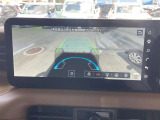 目視できないフードで隠れた路面の映像を表示するインビジブルフードビュー