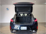 BMWではスペアタイヤが非搭載となるため、スペースは拡大されており、収納スペースとして利用可能。トランクの下にも収納スペースがあり、意外と役に立つスペースでございます。