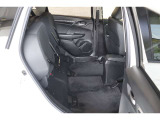 HONDA独自の機構!リアシートはチップアップ(跳ね上げ)することにより背の高い荷物も楽々積み込みすることが可能!!より空間を有効にするためにも大変便利なシートアレンジになります!!