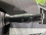 【オートライト】周りの明るさに応じて自動でヘッドライトの点灯・消灯ができる機能です!ライトの付け忘れ・消し忘れなどが無くなり、雨の日や夕方の走行も安心!トンネル通過時も便利ですね
