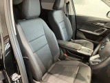 後席は足元もうまくスペースを作り、座りやすく広く感じて頂ける設計となっております。